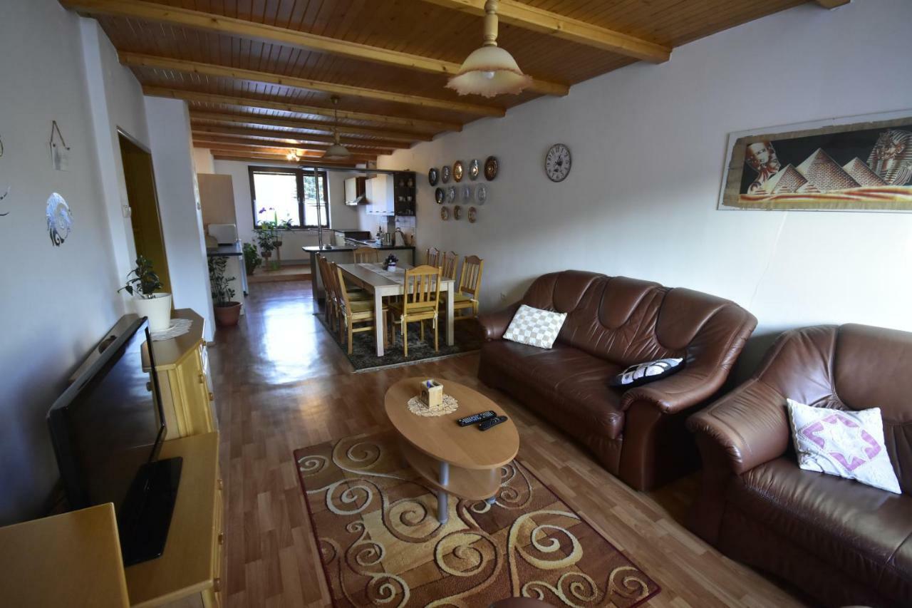 Privat Bea Apartamento Podturen Exterior foto